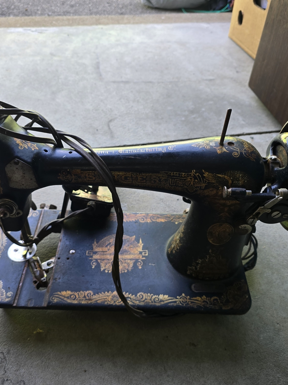 Vintage Antique Singer 27 Gold Sphinx Sewing Machine